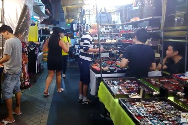 Vendors at Silom Night Market to be evicted